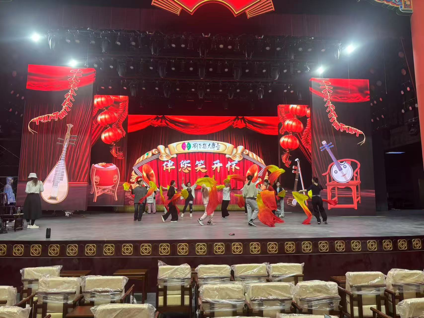 大连刘老根大舞台一主四副 LED 屏bevictor伟德文旅演艺舞台解决方案