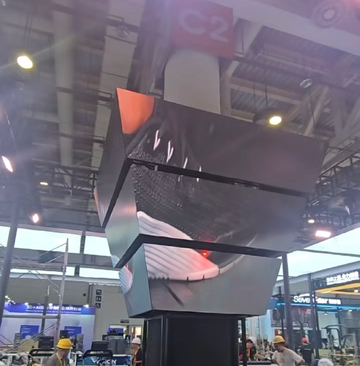 广州展会四面梯形异形 LED 分屏独立展示项目